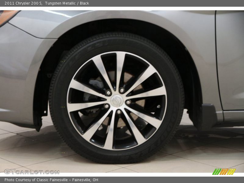 Tungsten Metallic / Black 2011 Chrysler 200 S