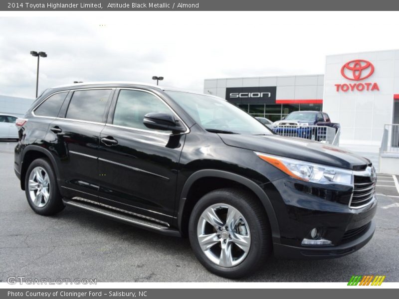 Front 3/4 View of 2014 Highlander Limited