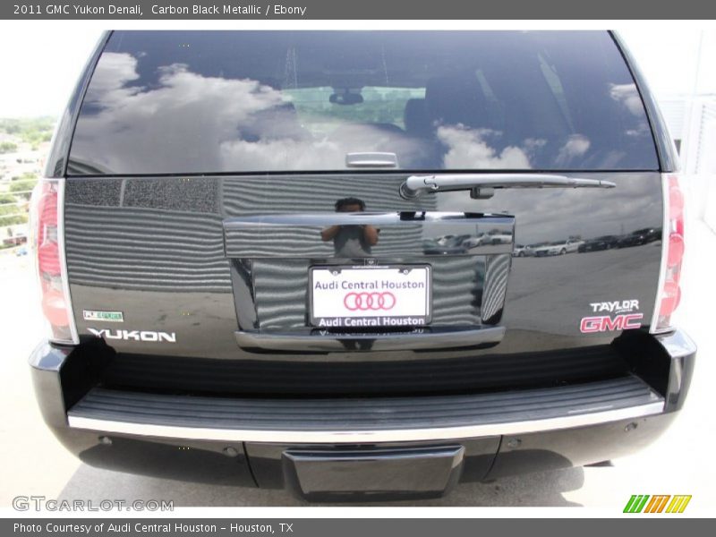 Carbon Black Metallic / Ebony 2011 GMC Yukon Denali