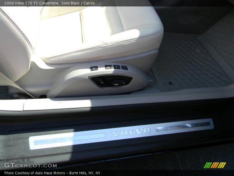 Solid Black / Calcite 2009 Volvo C70 T5 Convertible