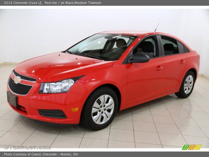 Front 3/4 View of 2014 Cruze LS