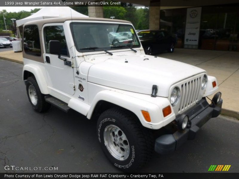 Front 3/4 View of 1999 Wrangler Sahara 4x4