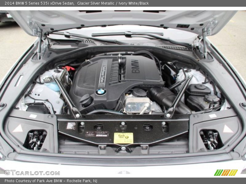 Glacier Silver Metallic / Ivory White/Black 2014 BMW 5 Series 535i xDrive Sedan