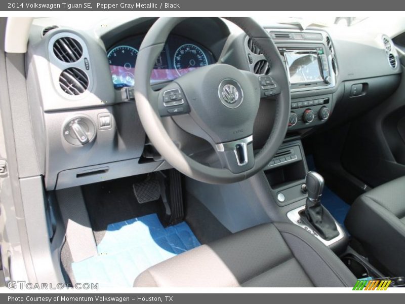 Pepper Gray Metallic / Black 2014 Volkswagen Tiguan SE