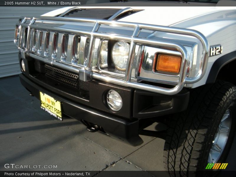 White / Ebony Black 2005 Hummer H2 SUT