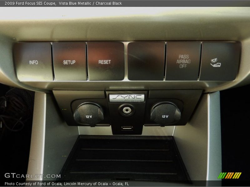 Vista Blue Metallic / Charcoal Black 2009 Ford Focus SES Coupe