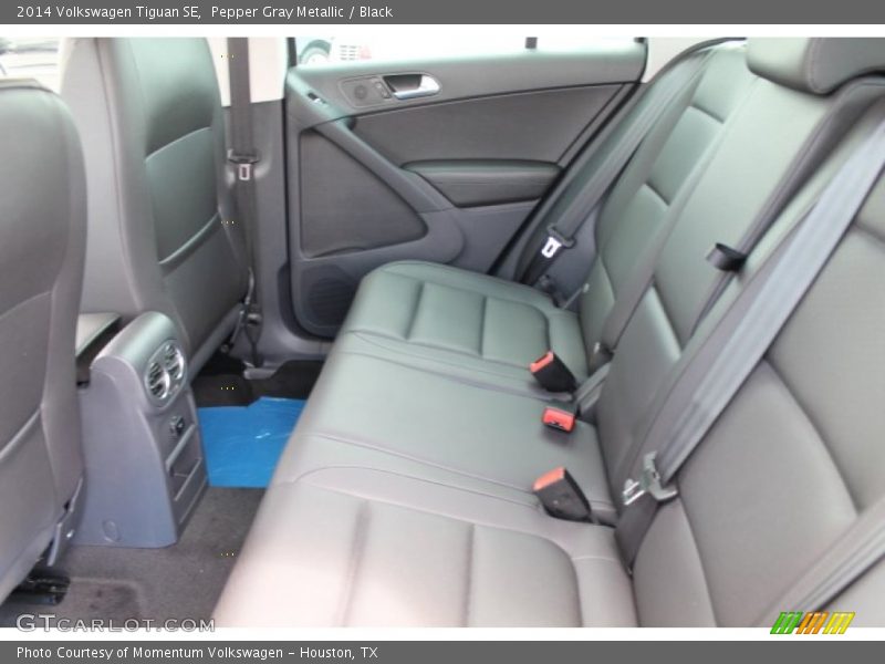 Pepper Gray Metallic / Black 2014 Volkswagen Tiguan SE
