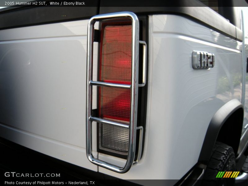 White / Ebony Black 2005 Hummer H2 SUT