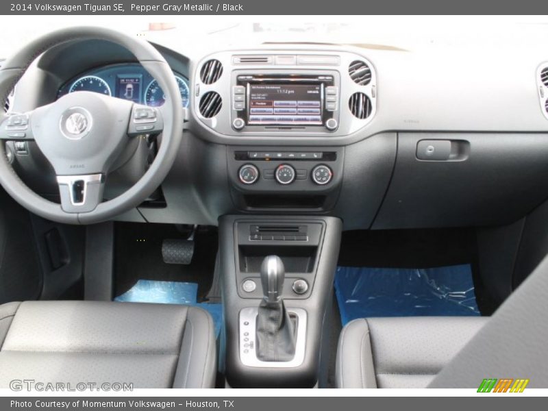 Pepper Gray Metallic / Black 2014 Volkswagen Tiguan SE