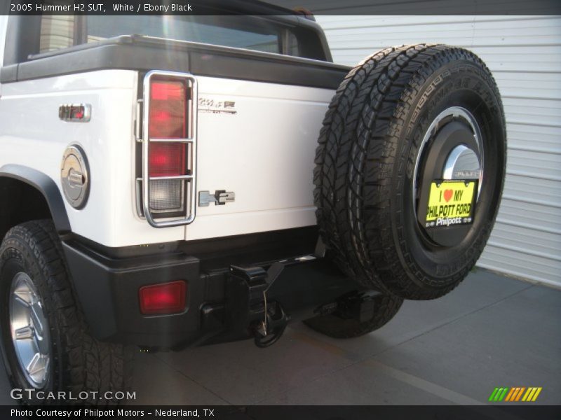 White / Ebony Black 2005 Hummer H2 SUT