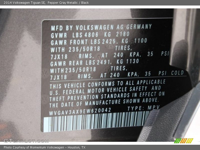 Pepper Gray Metallic / Black 2014 Volkswagen Tiguan SE