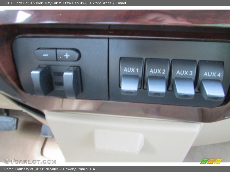 Oxford White / Camel 2010 Ford F250 Super Duty Lariat Crew Cab 4x4
