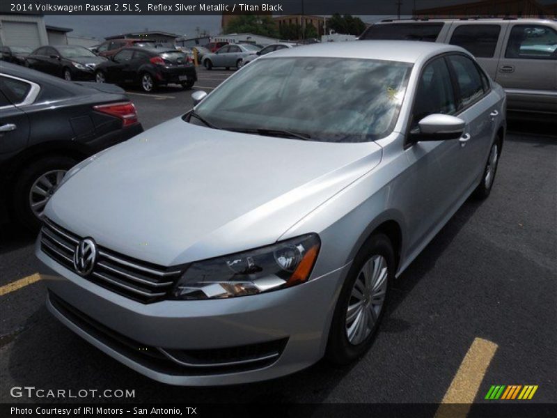 Reflex Silver Metallic / Titan Black 2014 Volkswagen Passat 2.5L S