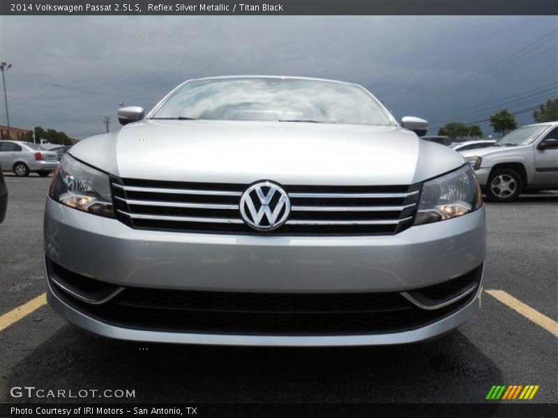 Reflex Silver Metallic / Titan Black 2014 Volkswagen Passat 2.5L S