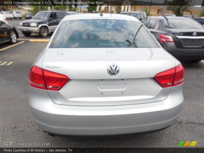 Reflex Silver Metallic / Titan Black 2014 Volkswagen Passat 2.5L S