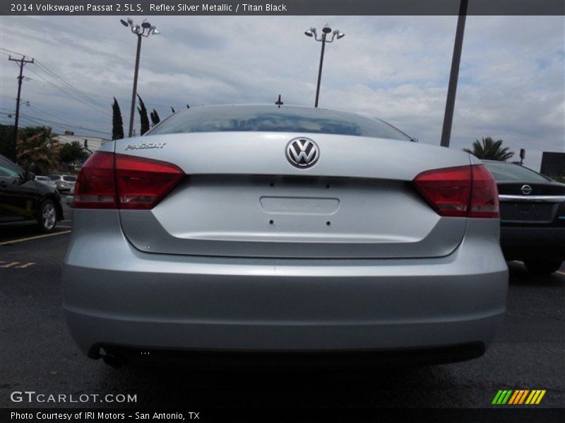 Reflex Silver Metallic / Titan Black 2014 Volkswagen Passat 2.5L S