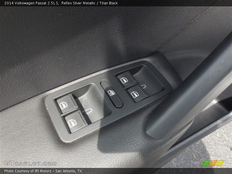 Reflex Silver Metallic / Titan Black 2014 Volkswagen Passat 2.5L S
