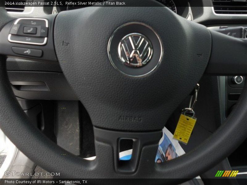 Reflex Silver Metallic / Titan Black 2014 Volkswagen Passat 2.5L S