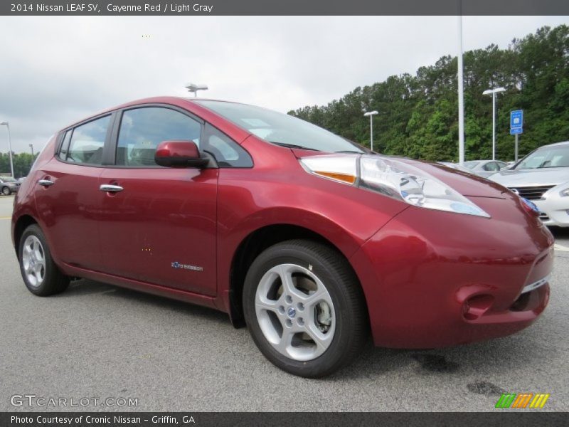 Front 3/4 View of 2014 LEAF SV