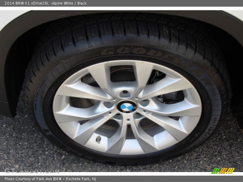 Alpine White / Black 2014 BMW X1 xDrive28i