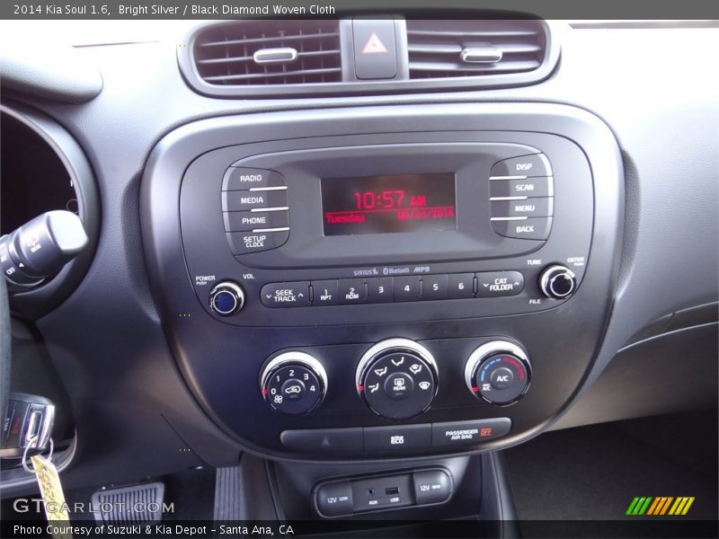 Bright Silver / Black Diamond Woven Cloth 2014 Kia Soul 1.6