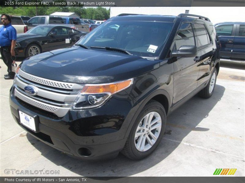 Tuxedo Black / Medium Light Stone 2015 Ford Explorer FWD