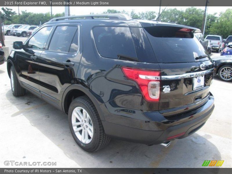 Tuxedo Black / Medium Light Stone 2015 Ford Explorer FWD