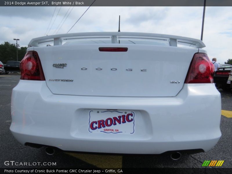 Bright White / Black 2014 Dodge Avenger SXT