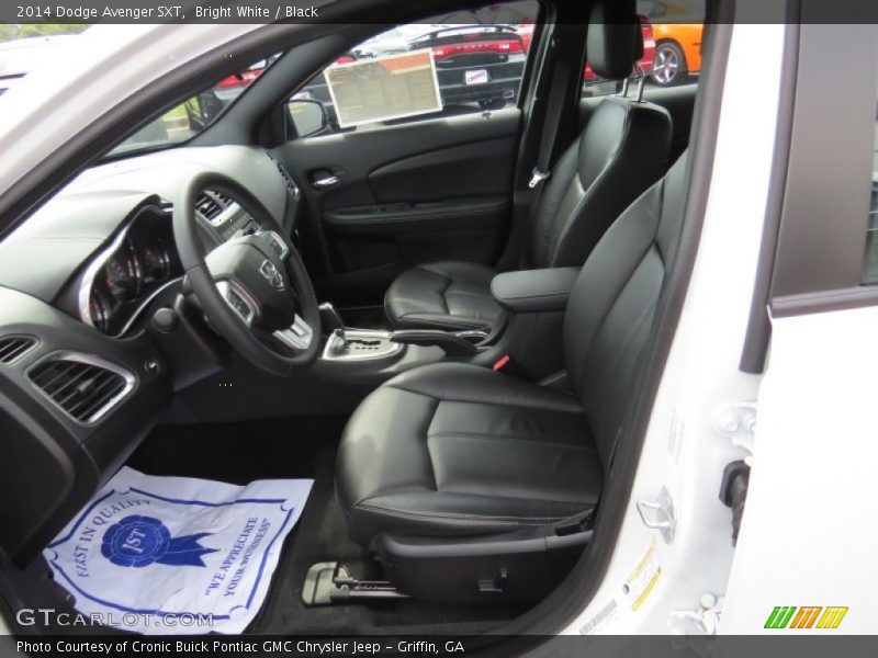 Bright White / Black 2014 Dodge Avenger SXT