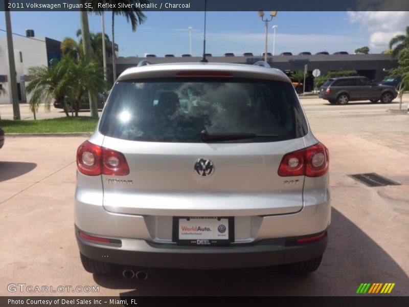 Reflex Silver Metallic / Charcoal 2011 Volkswagen Tiguan SE