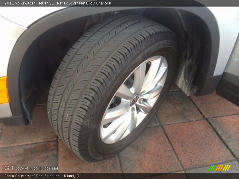 Reflex Silver Metallic / Charcoal 2011 Volkswagen Tiguan SE