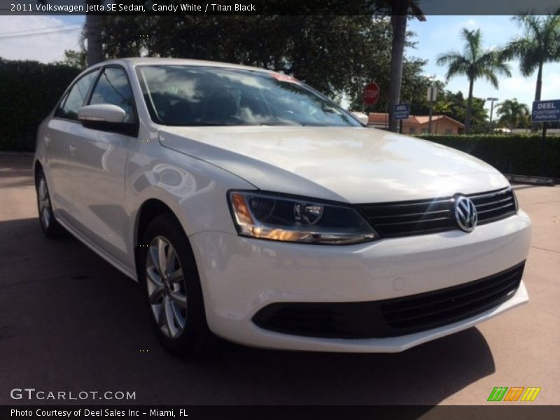 Candy White / Titan Black 2011 Volkswagen Jetta SE Sedan