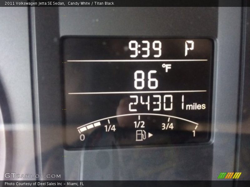 Candy White / Titan Black 2011 Volkswagen Jetta SE Sedan