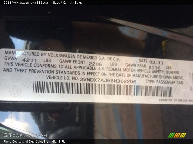 Black / Cornsilk Beige 2011 Volkswagen Jetta SE Sedan