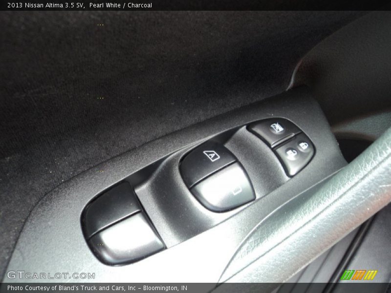Pearl White / Charcoal 2013 Nissan Altima 3.5 SV