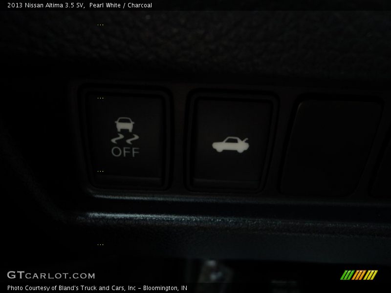 Pearl White / Charcoal 2013 Nissan Altima 3.5 SV