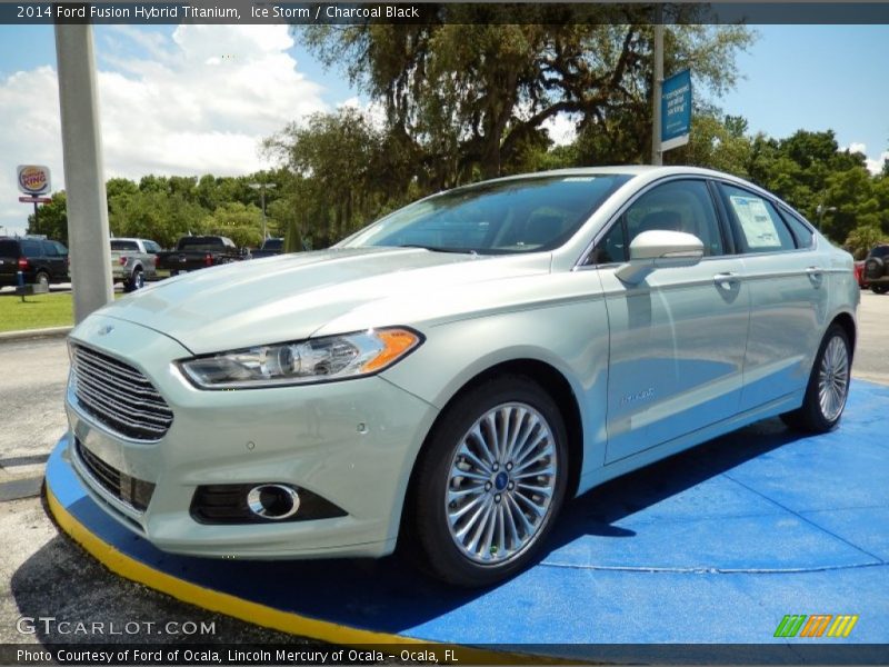 Front 3/4 View of 2014 Fusion Hybrid Titanium
