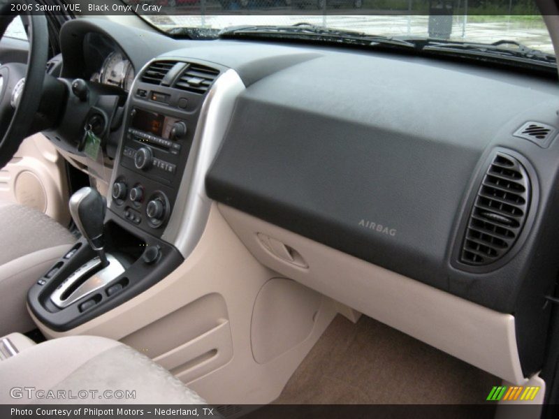 Black Onyx / Gray 2006 Saturn VUE