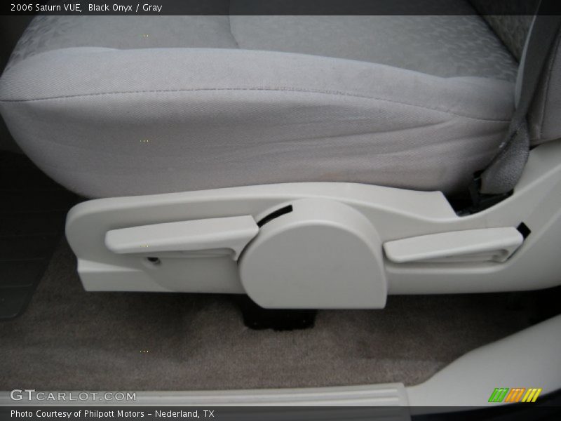 Black Onyx / Gray 2006 Saturn VUE