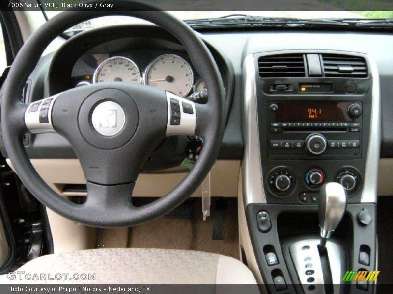 Black Onyx / Gray 2006 Saturn VUE