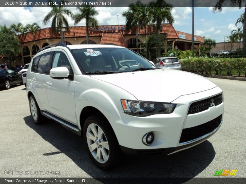 Diamond White Pearl / Beige 2010 Mitsubishi Outlander SE