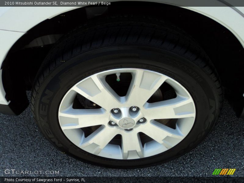Diamond White Pearl / Beige 2010 Mitsubishi Outlander SE