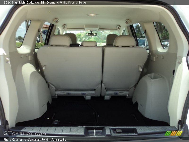 Diamond White Pearl / Beige 2010 Mitsubishi Outlander SE