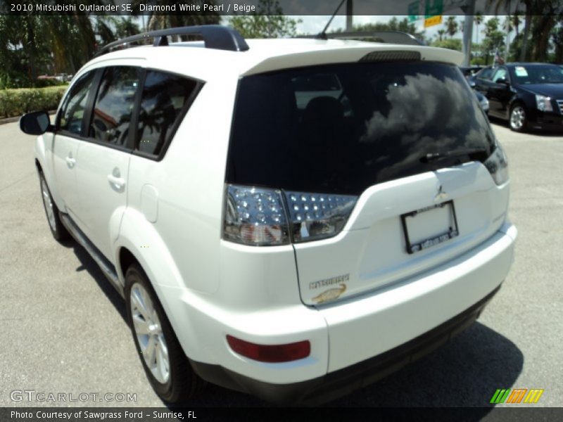 Diamond White Pearl / Beige 2010 Mitsubishi Outlander SE