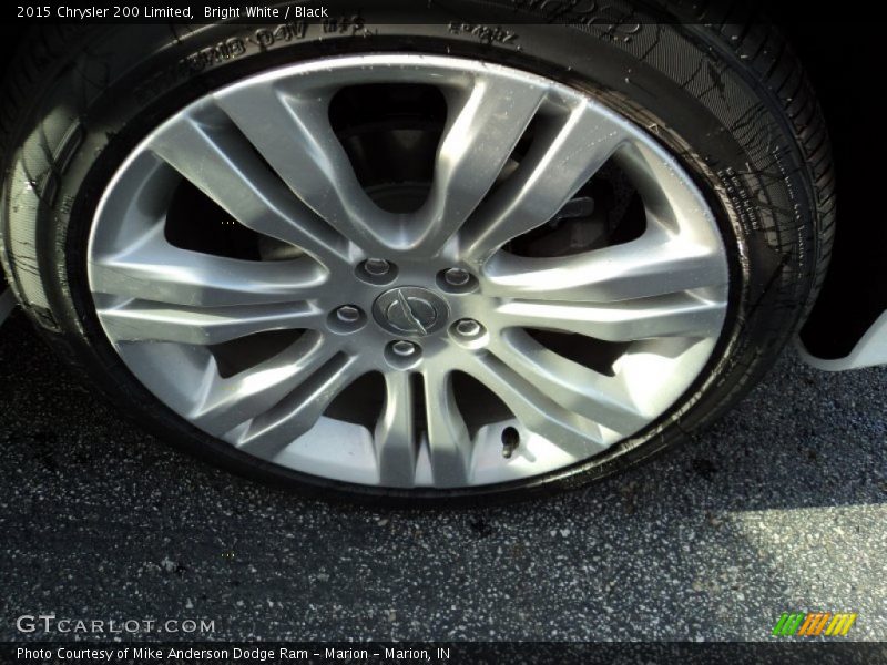 Bright White / Black 2015 Chrysler 200 Limited