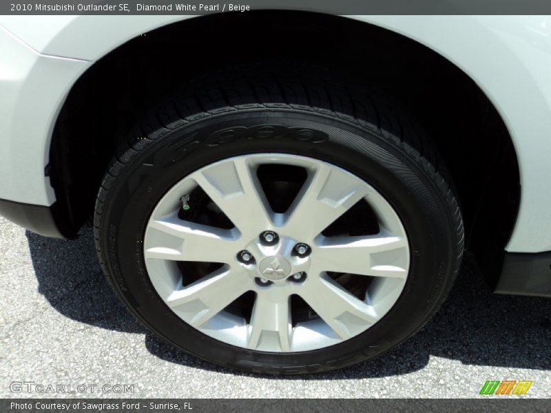 Diamond White Pearl / Beige 2010 Mitsubishi Outlander SE