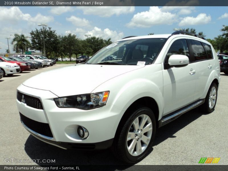 Front 3/4 View of 2010 Outlander SE