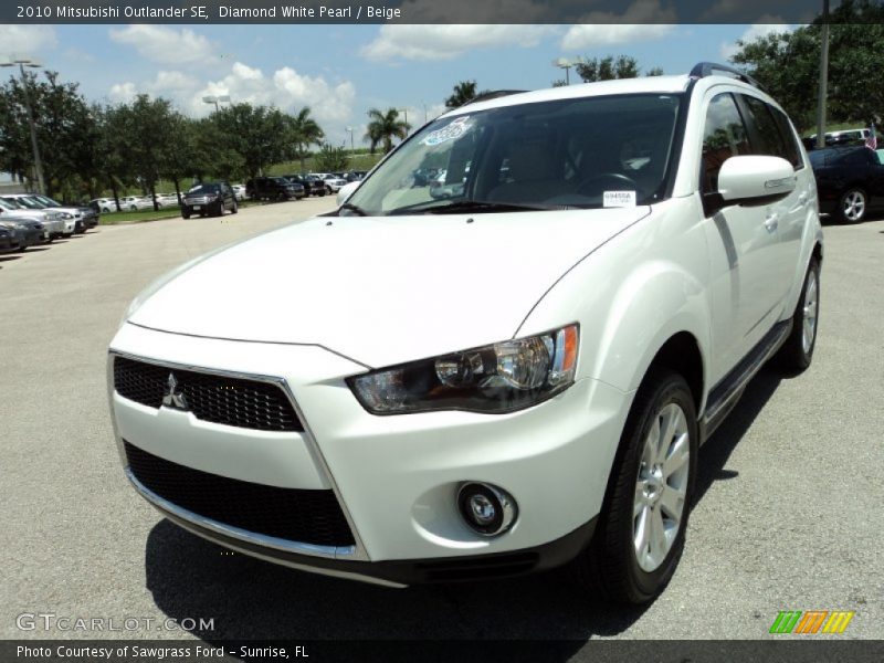 Diamond White Pearl / Beige 2010 Mitsubishi Outlander SE
