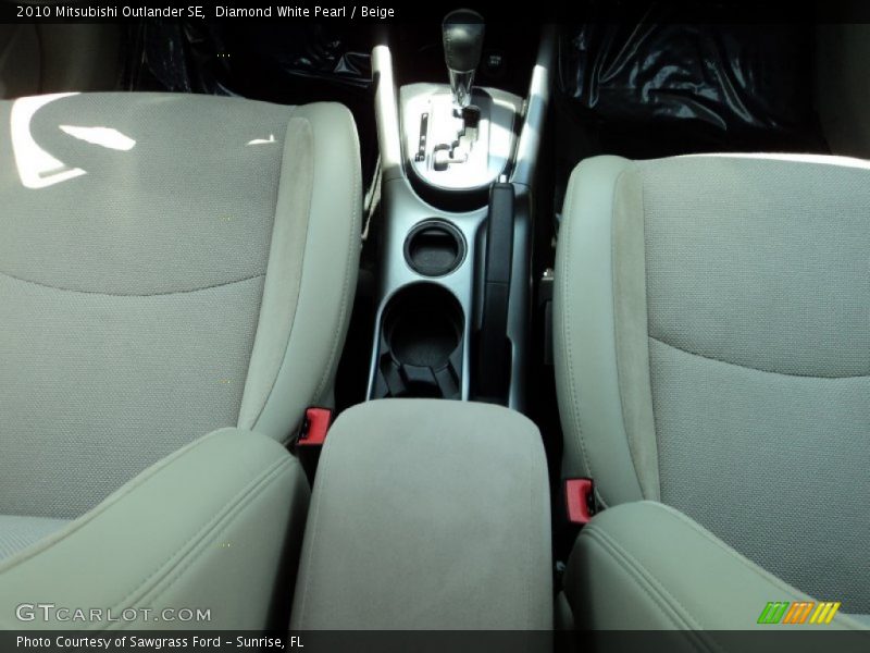 Diamond White Pearl / Beige 2010 Mitsubishi Outlander SE