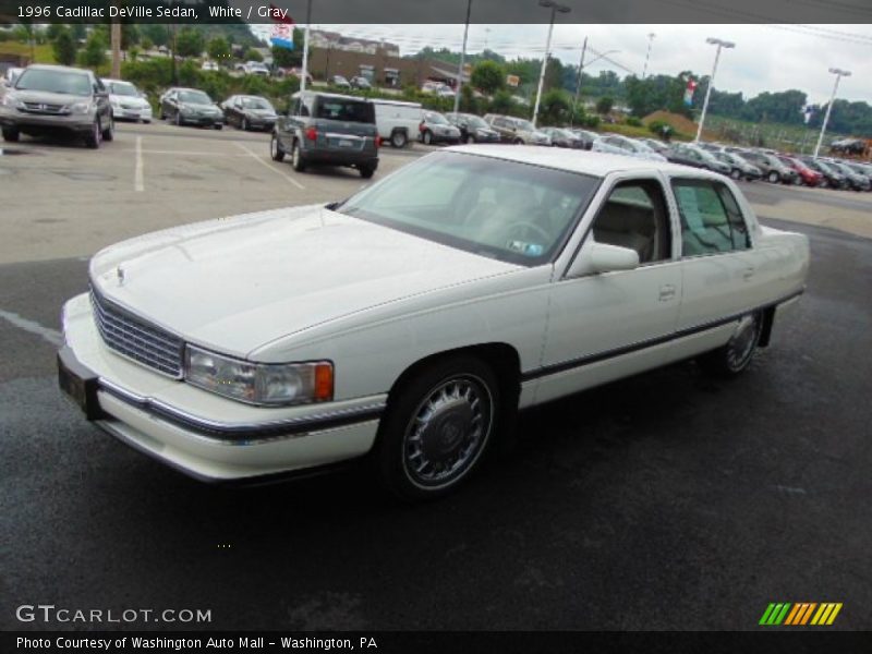 Front 3/4 View of 1996 DeVille Sedan